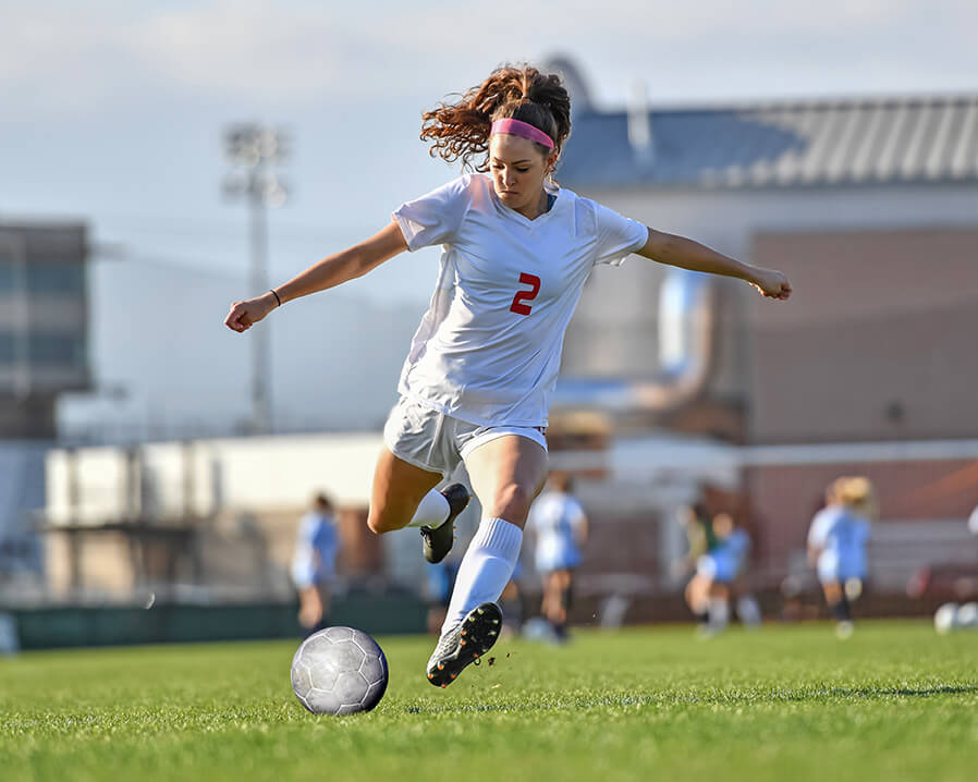 sports_psychology_florida Teen playing soccer